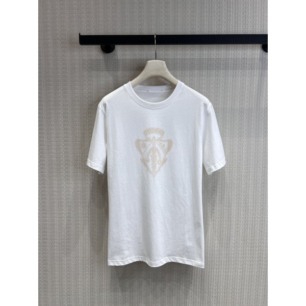 방패 모양 기사 알파벳 인쇄 라운드넥 숏슬리브 티셔츠