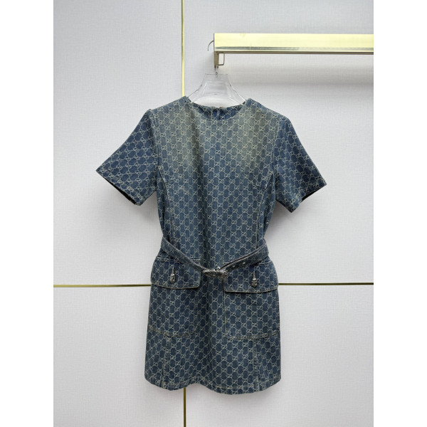 라운드넥 원피스