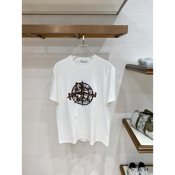 반팔 라운드넥 티셔츠