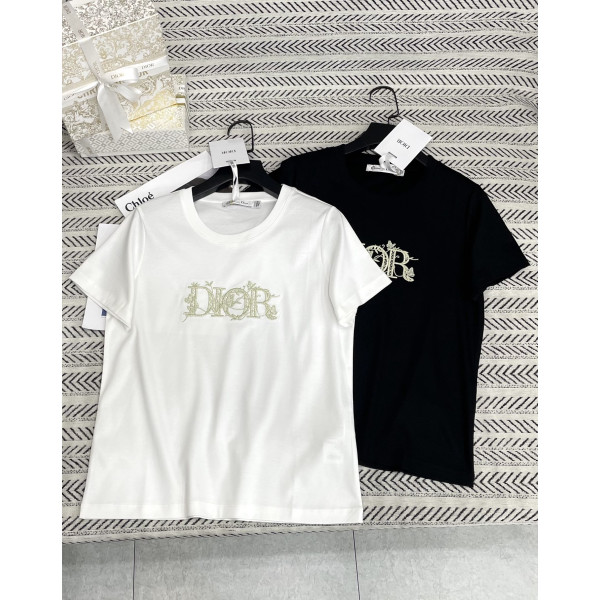 금선 자수 알파벳 못 박힌 티셔츠