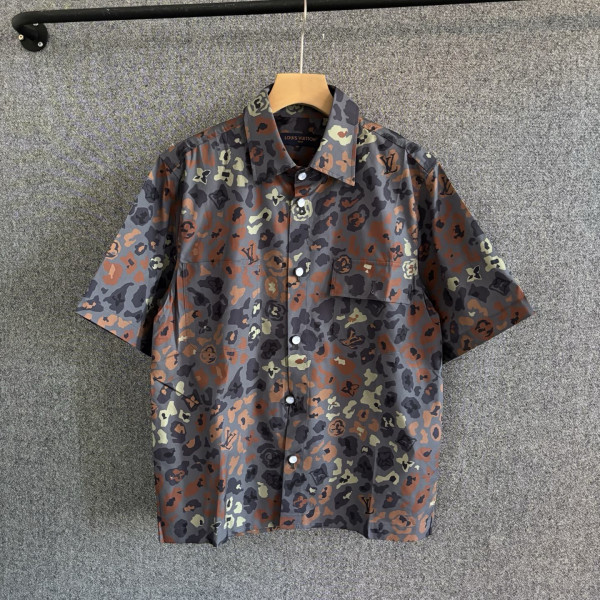 플랩 칼라 숏 슬리브 셔츠