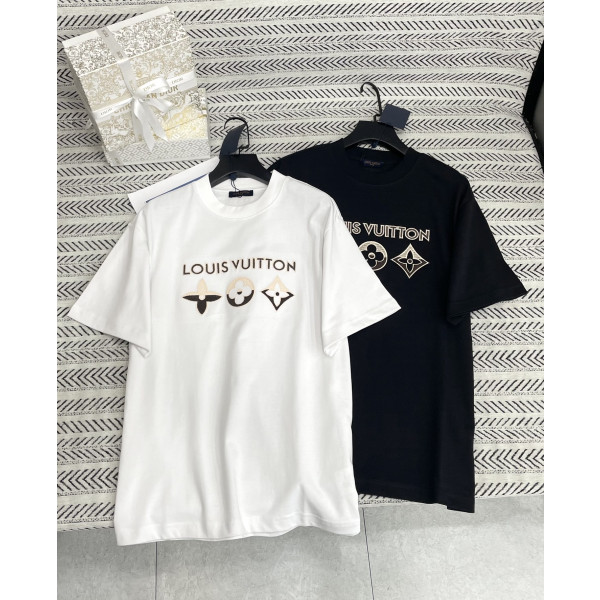 그라데이션 자수 사계초 알파벳 패턴 티셔츠