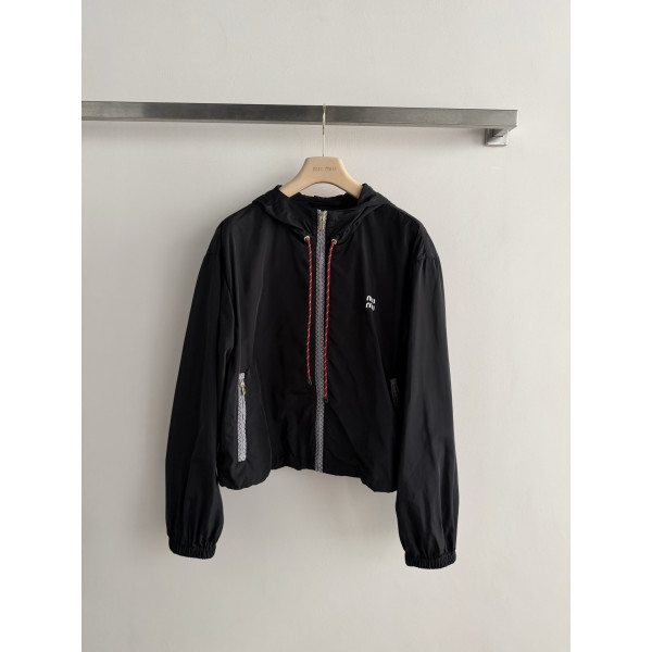 드로우스트링 후드 윈드브레이커