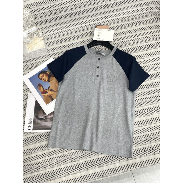 스탠드 칼라 3D 커팅 알파벳 패치 자수 티셔츠