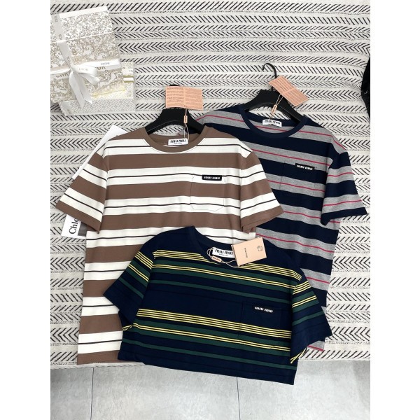 입체 작은 라벨 알파벳 스트라이프 인화 패턴 티셔츠