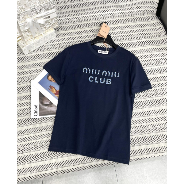 자수 격자 알파벳 패턴 티셔츠