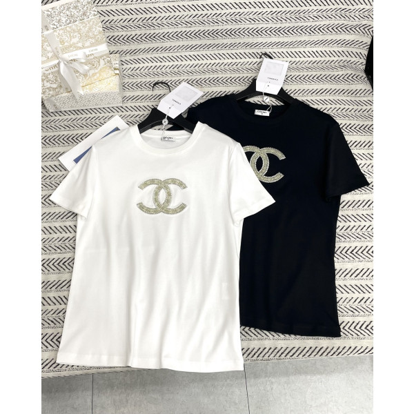 로고 자수 티셔츠