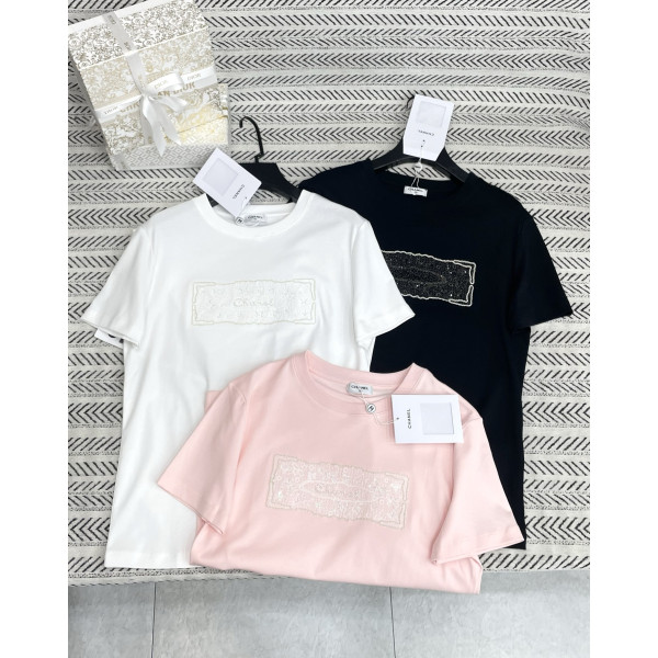 로고 자수 비즈 패턴 T-셔츠