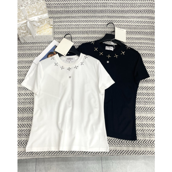 로고 패턴 티셔츠