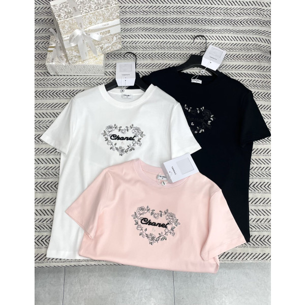 로고 자수 티셔츠