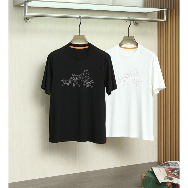 라운드넥 면 소재 반팔 티셔츠