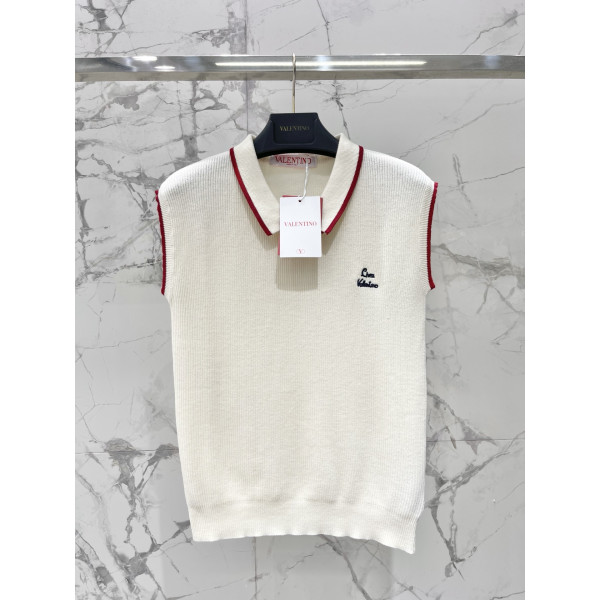 자수 알파벳 나비결 플립 칼라 니트