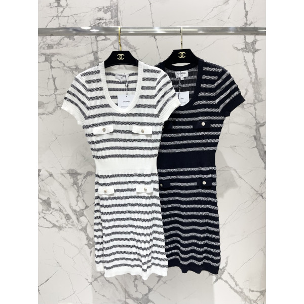 스트라이프 슬림핏 허리인 셋 숏 힙 스커트