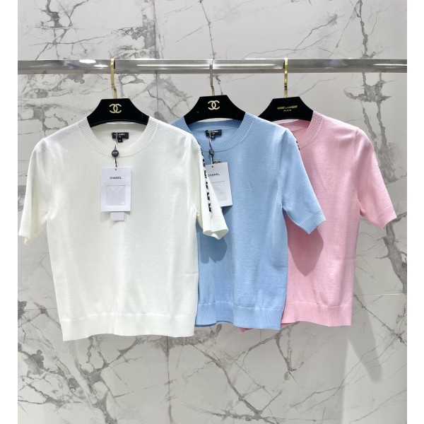 비즈 자수 메탈 로고 라운드넥 니트 반팔