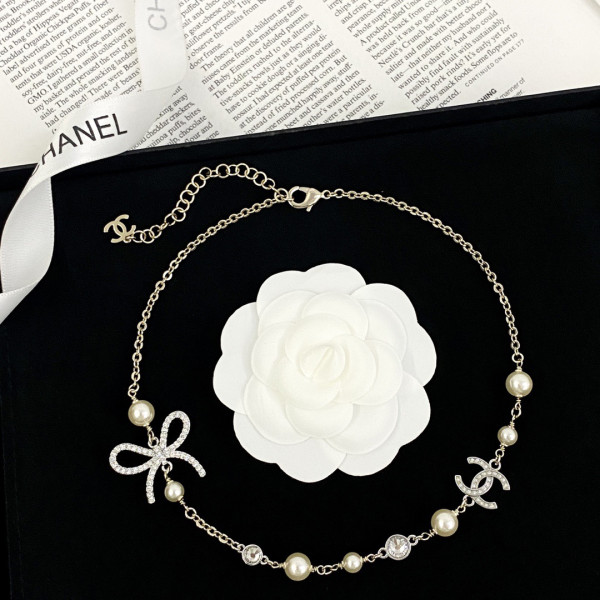 나비매듭 더블 C 진주 목걸이