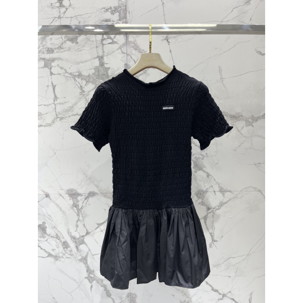 다란 스티칭 마이크로 라벨 팸팸 블랙 미니 스커트