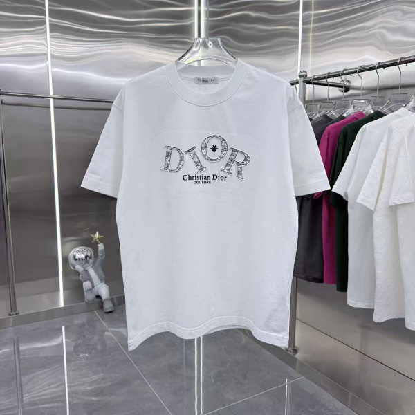 패치 로고 자수 라운드넥 반팔 티셔츠