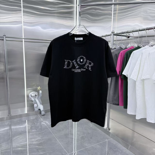 패치 로고 자수 라운드넥 반팔 티셔츠