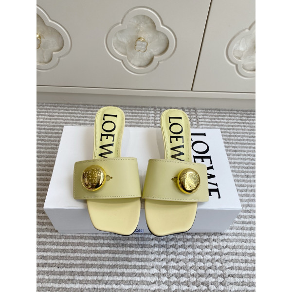 페블 골드 버클 스퀘어 토 캣힐 샌들