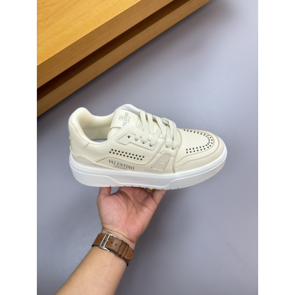 발렌티노 스니커즈