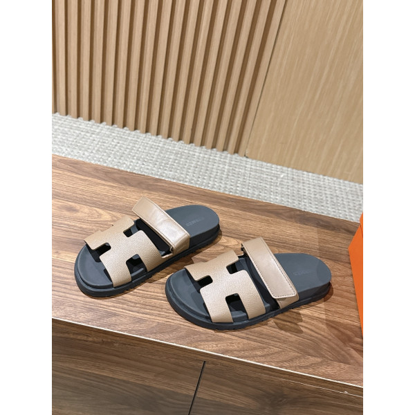 클래식 H 샌들
