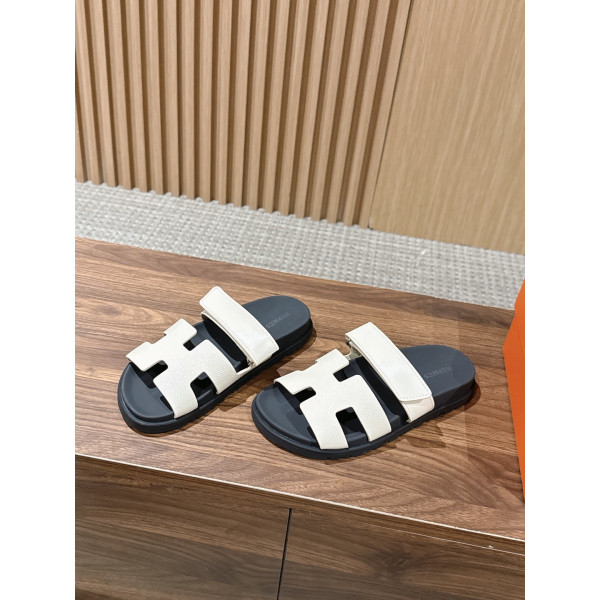 클래식 H 샌들