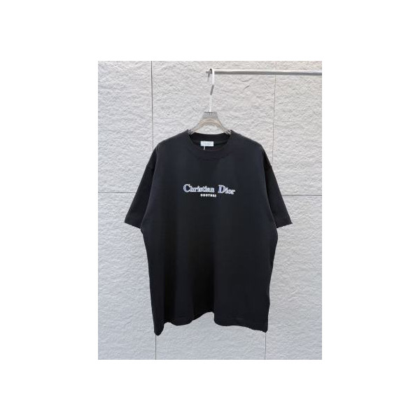 라운드넥 반팔 티셔츠