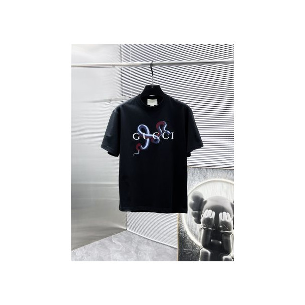 라운드넥 반팔 티셔츠