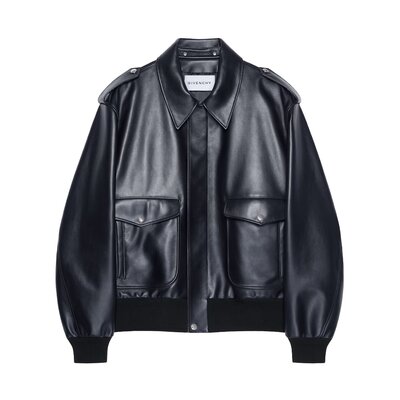 가죽 소재의 조종사 재킷