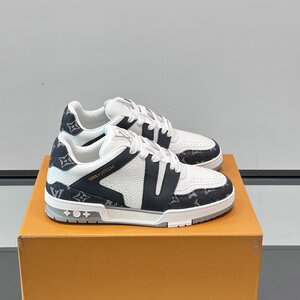 LV 트네이너 스니커즈 공용