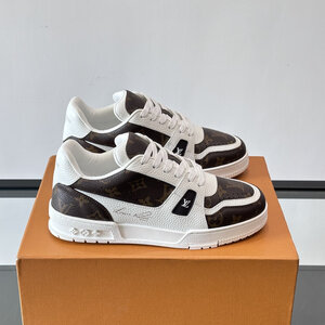 LV 트레이너 스니커즈